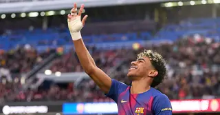 ইয়ামালের হ্যাটট্রিকে বিধ্বস্ত ভিয়ারিয়াল; বার্সার শীর্ষস্থান পাকাপোক্ত